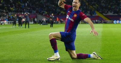 Liga hiszpańska - trzy gole Lewandowskiego dały Barcelonie zwycięstwo nad Valencią