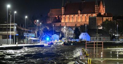 Woda z Zalewu Wiślanego zalewa Frombork